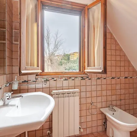 Sunflower Near The Center With Private Parking *