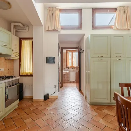 Sunflower Near The Center With Private Parking *