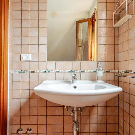 Sunflower Near The Center With Private Parking *